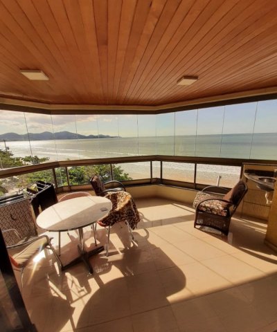 04 SU�TES E 02 VAGAS DE GARAGEM - FRENTE MAR