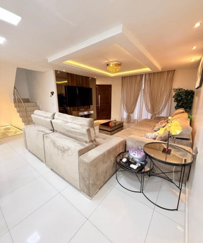 05 SU�TES E 02 VAGAS - CASA EM PORTO BELO