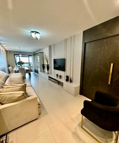 03 SU�TES E 02 VAGAS DE GARAGEM - MEIA PRAIA 